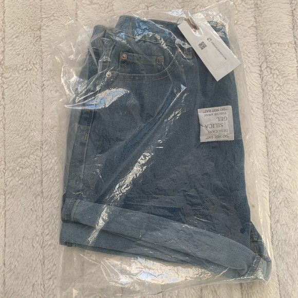 Dynamite Mom Shorts - Picture 2 of 4